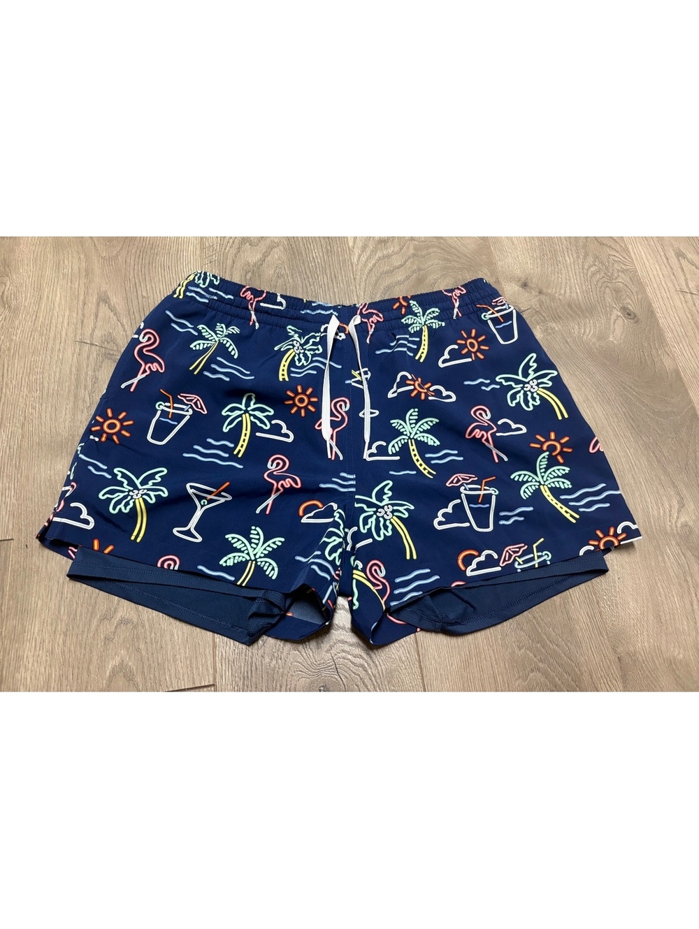 Chubbies navy tropical print shorts Neon Lights large 4" inseam